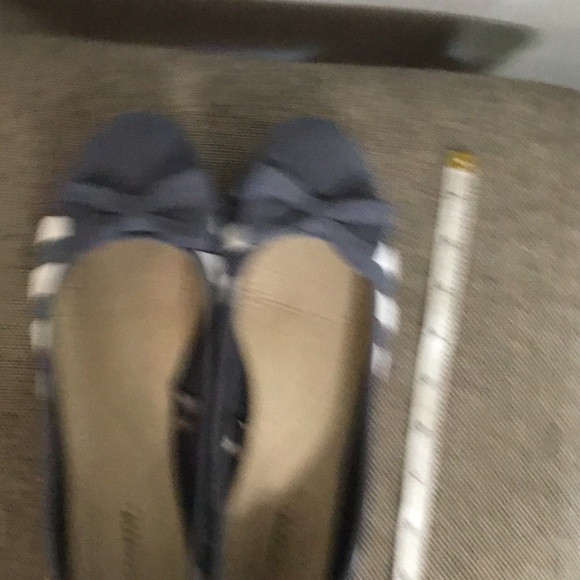 White Mt. Gray and White Striped Ballet Flats with bows, size 10. - Picture 8 of 11